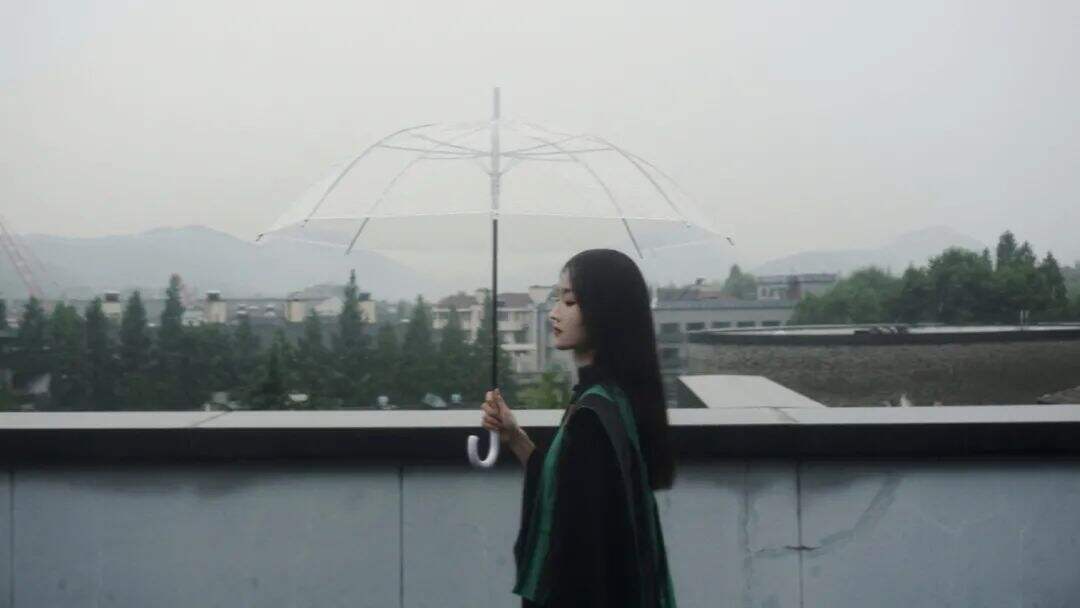 九大美院“学士服”美上热搜！设计也太绝了，网友：羡慕哭了-广告人干货库