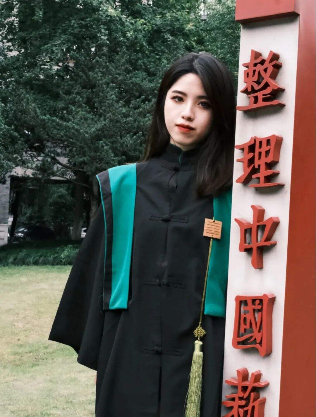 广告人干货库 九大美院“学士服”美上热搜!设计也太绝了,网友:羡慕哭了-广告人干货库