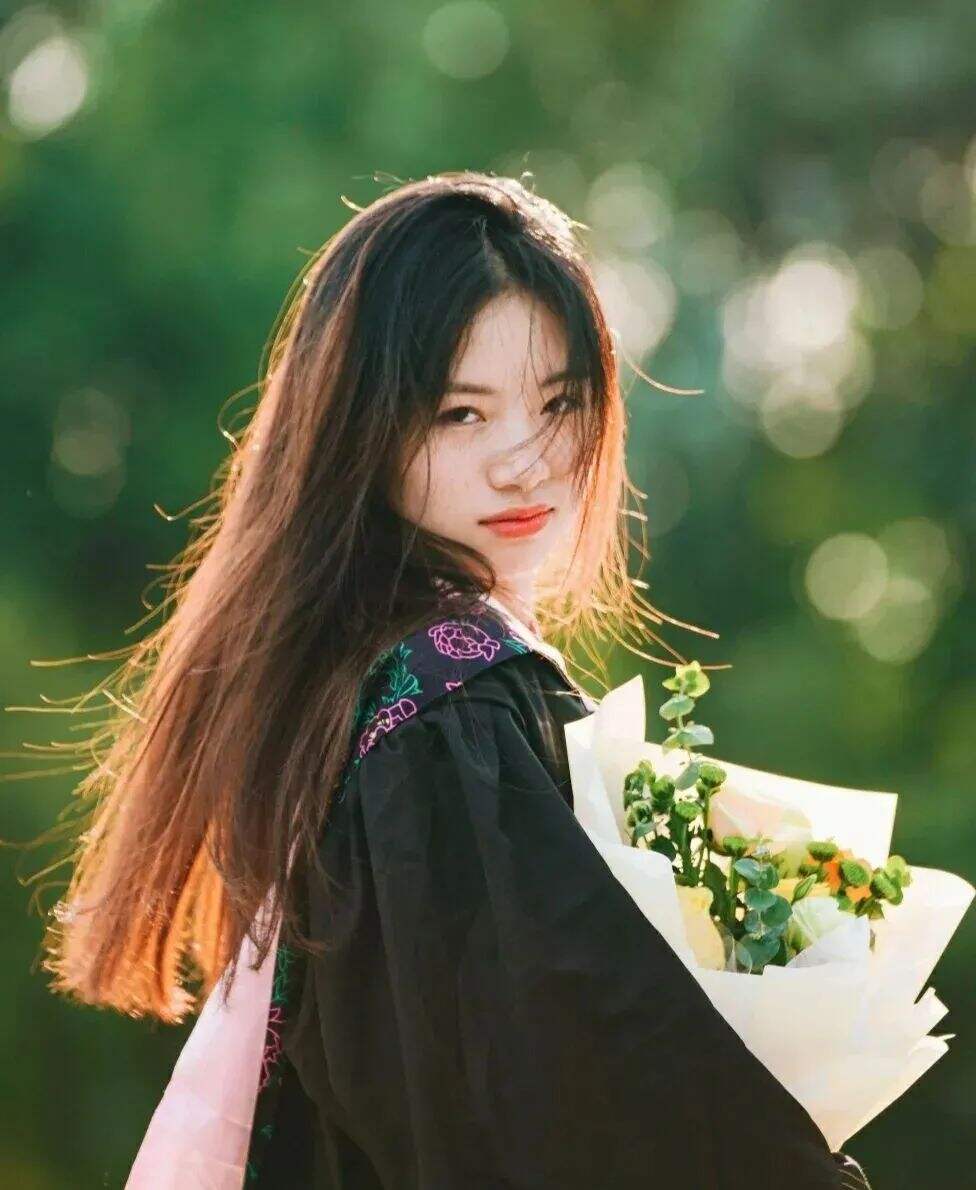 广告人干货库 九大美院“学士服”美上热搜!设计也太绝了,网友:羡慕哭了-广告人干货库