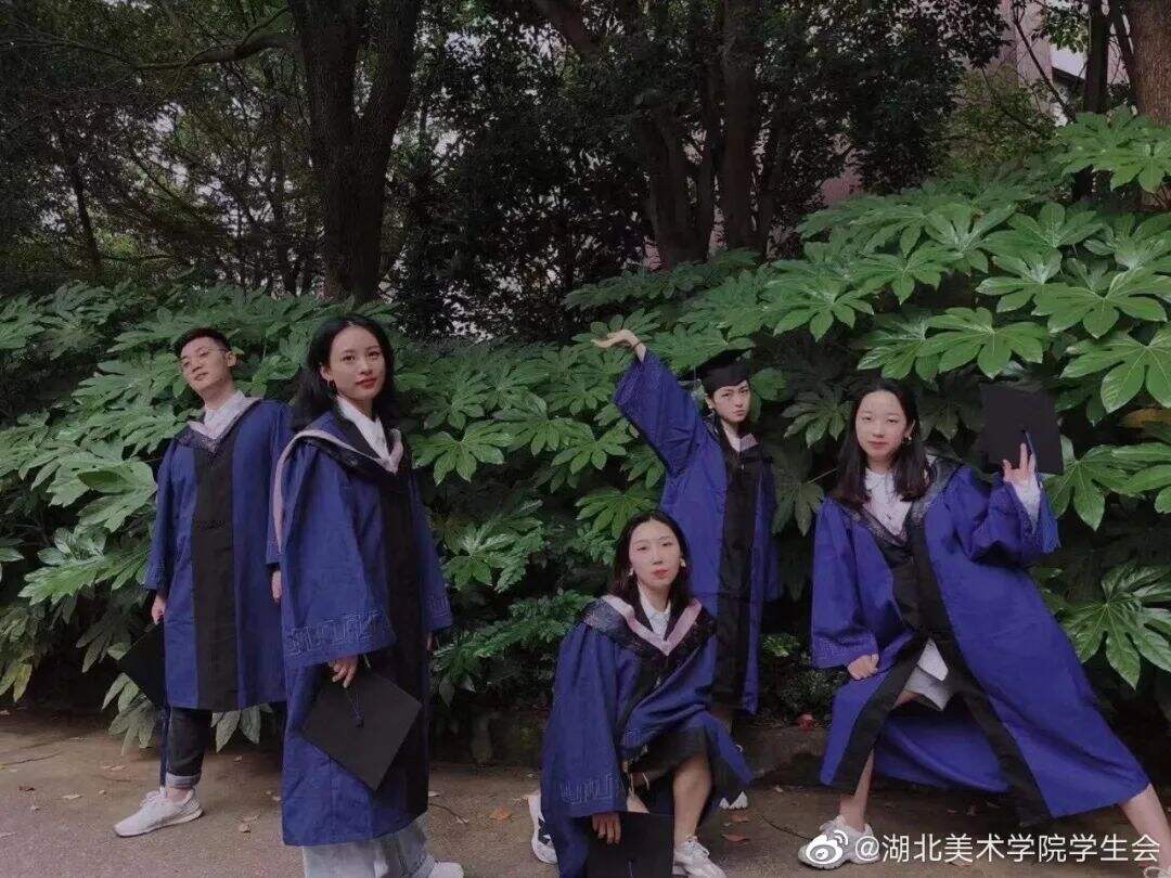 广告人干货库 九大美院“学士服”美上热搜!设计也太绝了,网友:羡慕哭了-广告人干货库