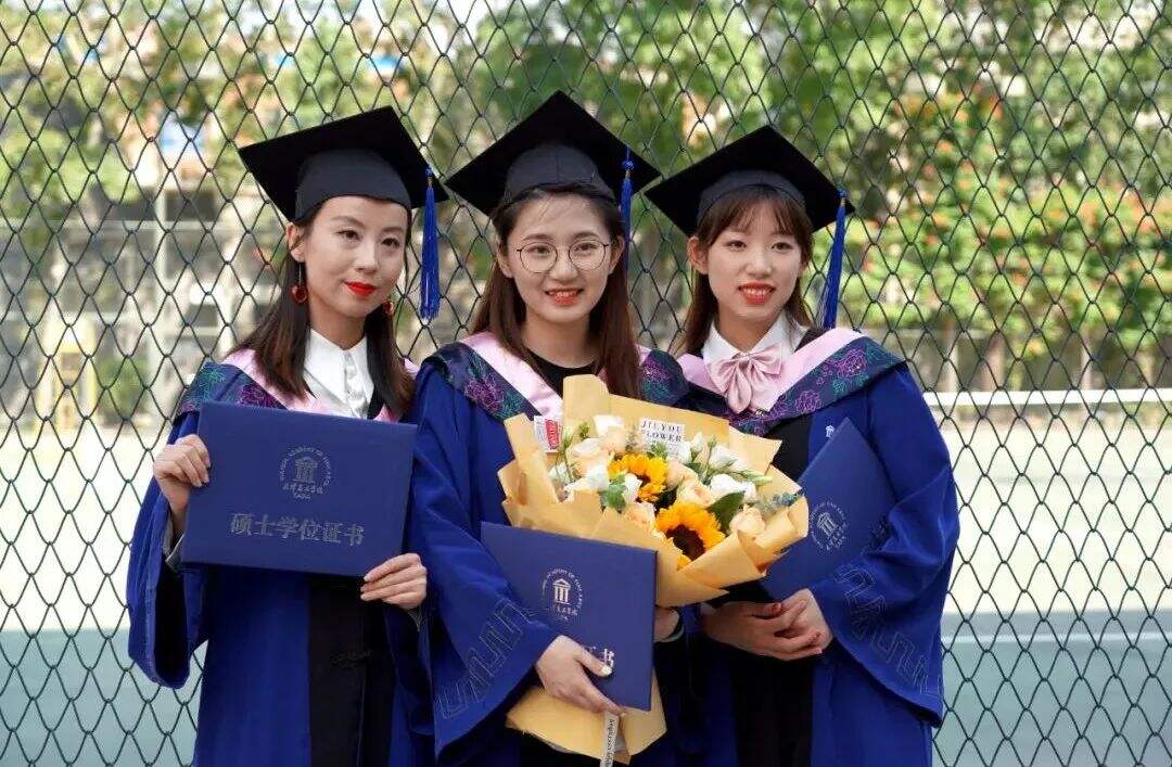 广告人干货库 九大美院“学士服”美上热搜!设计也太绝了,网友:羡慕哭了-广告人干货库