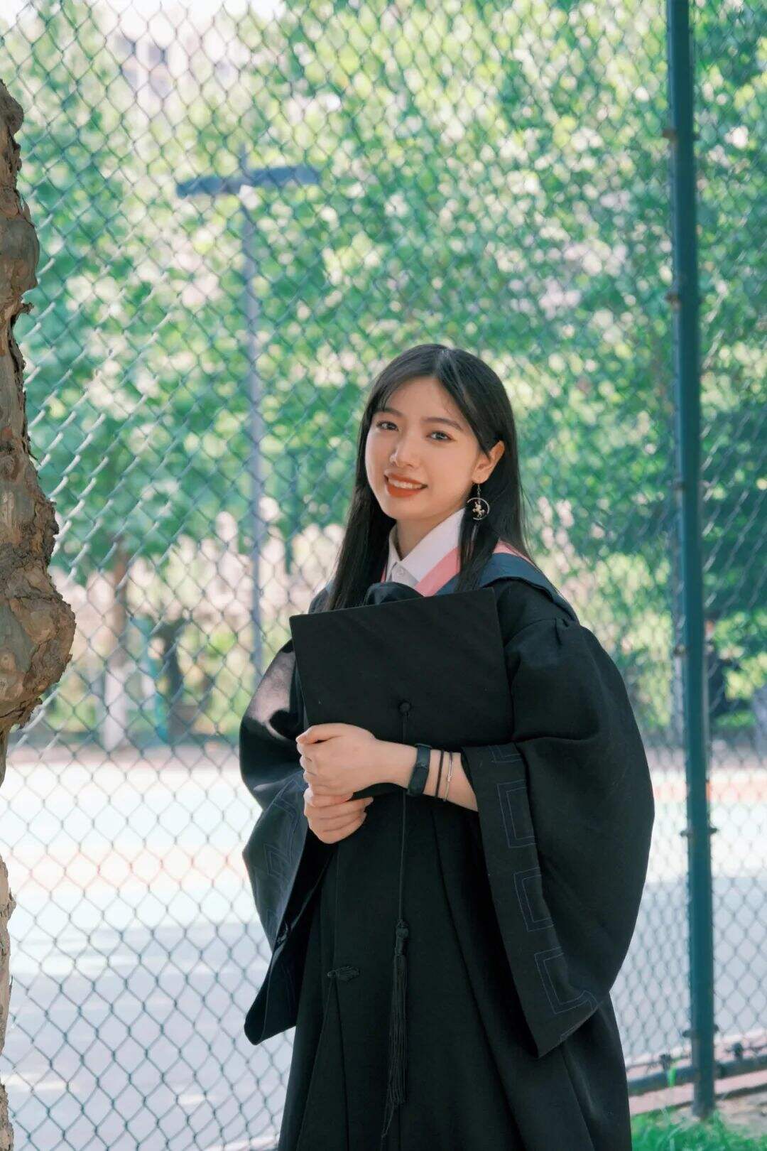 九大美院“学士服”美上热搜！设计也太绝了，网友：羡慕哭了-广告人干货库
