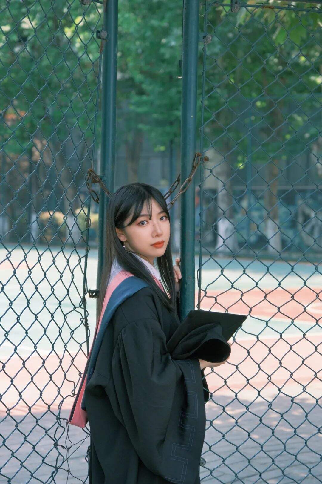 广告人干货库 九大美院“学士服”美上热搜!设计也太绝了,网友:羡慕哭了-广告人干货库