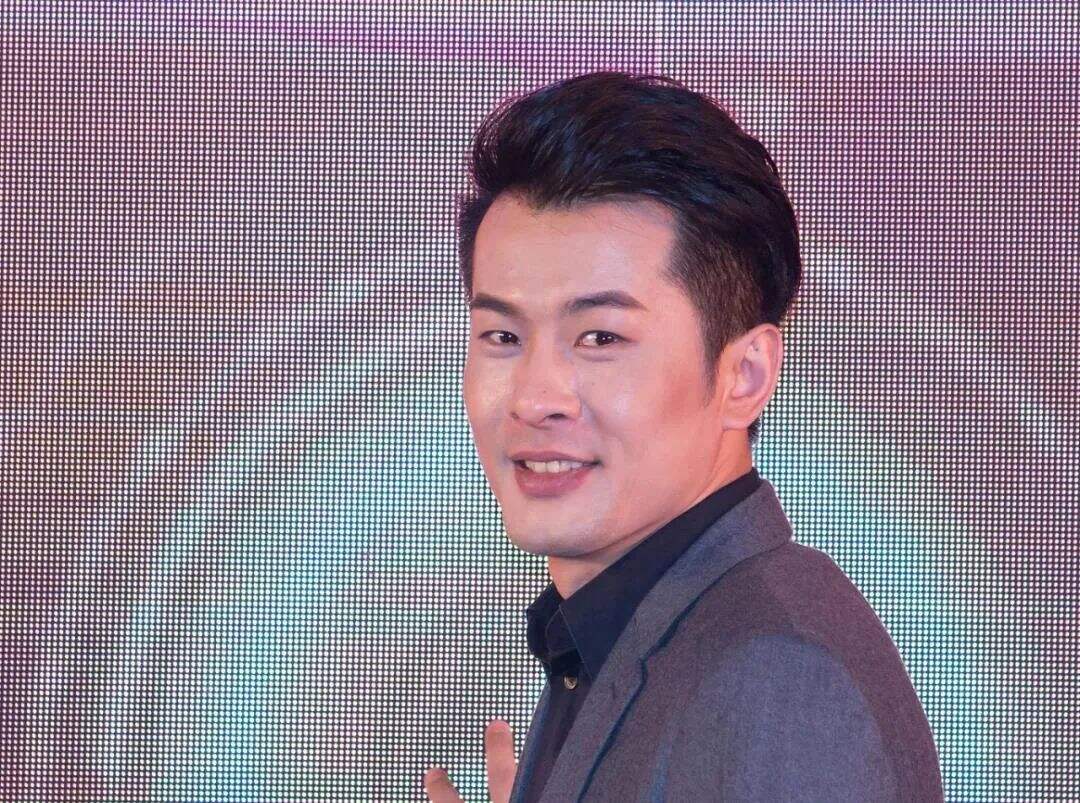 广告人干货库 干货早报:吴亦凡遭韩束解约;辛巴胜诉“燕窝事件”;美团打车小程序上线;沃尔玛解雇残疾员工被判赔1.25亿美元...-广告人干货库