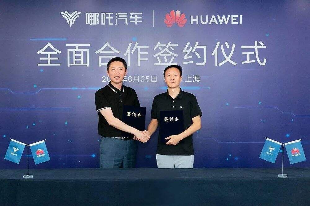 干货早报：小米辟谣停用MI品牌；全家承认部分门店卖超期烤肠；67款APP下架-广告人干货库