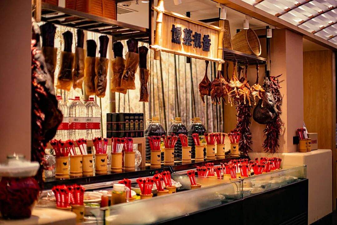 广告人干货库 这个佬麻雀旗下的湘菜品牌设计,从一只土鸡进城的故事开始讲起!-广告人干货库