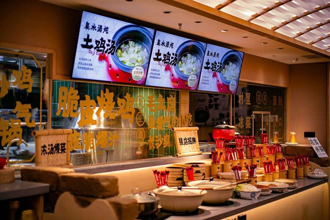 广告人干货库 这个佬麻雀旗下的湘菜品牌设计,从一只土鸡进城的故事开始讲起!-广告人干货库