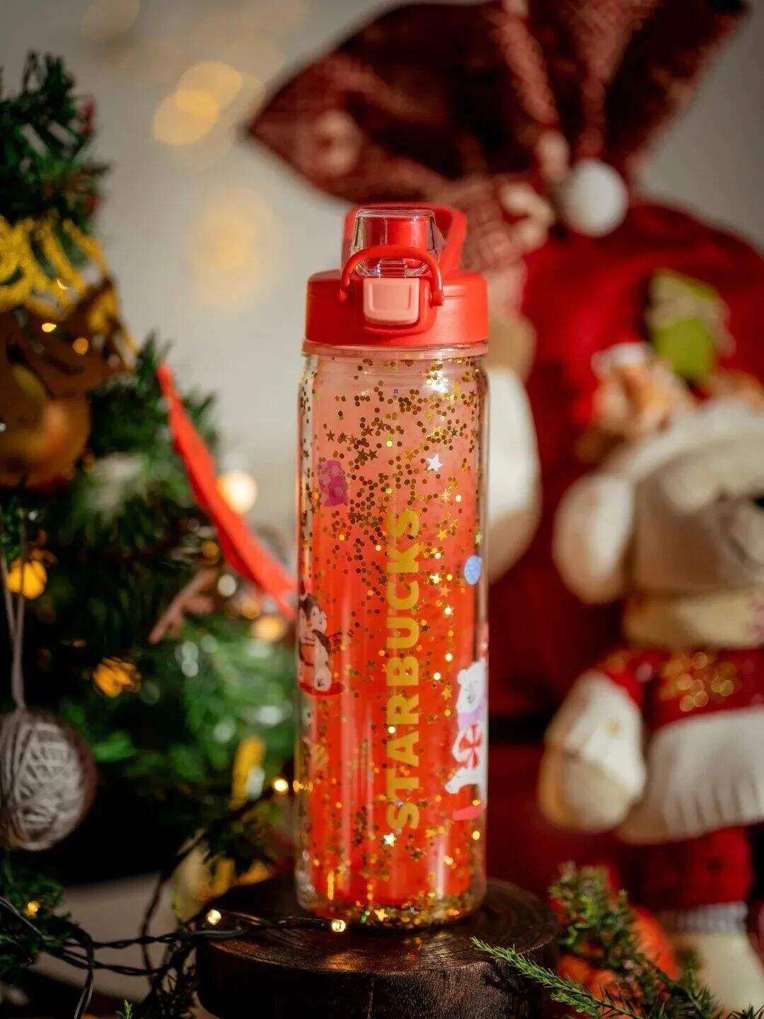 广告人干货库 还有一个多月才到圣诞节,瑞幸与星巴克就悄悄换上了圣诞杯?-广告人干货库