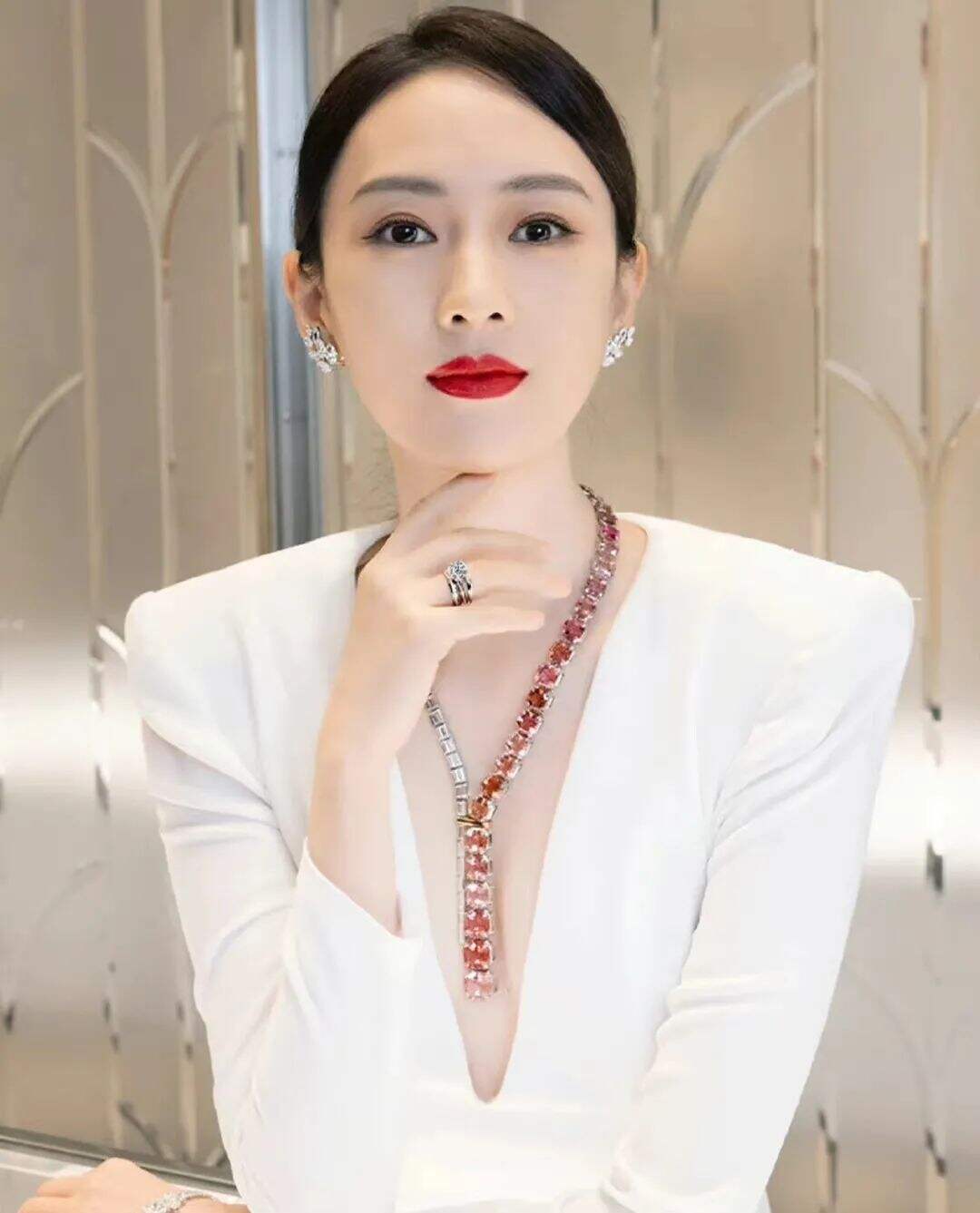 蒂芙尼官宣品牌大使童瑶-广告人干货库