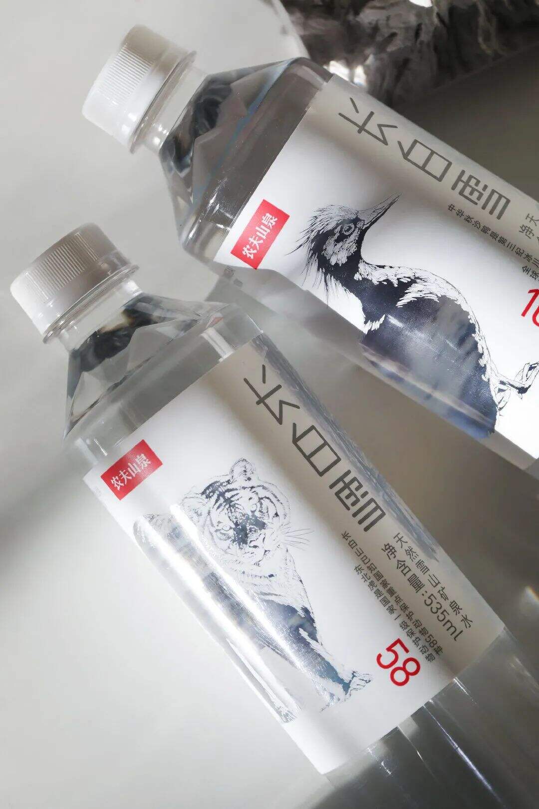 广告人干货库 农夫山泉长白雪主题礼盒包装设计,是初雪的味道!-广告人干货库
