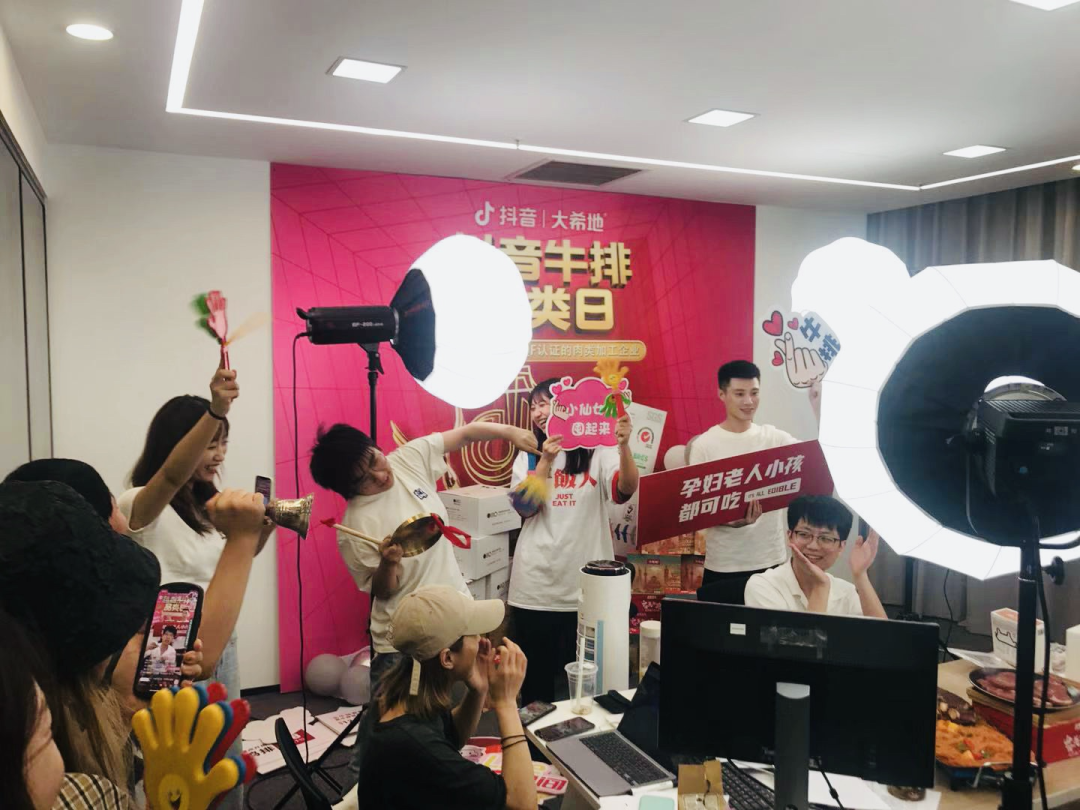 广告人干货库 鸿星尔克爆红、蜂花刷屏、佰草集出圈后,品牌自播迎来新风口-广告人干货库