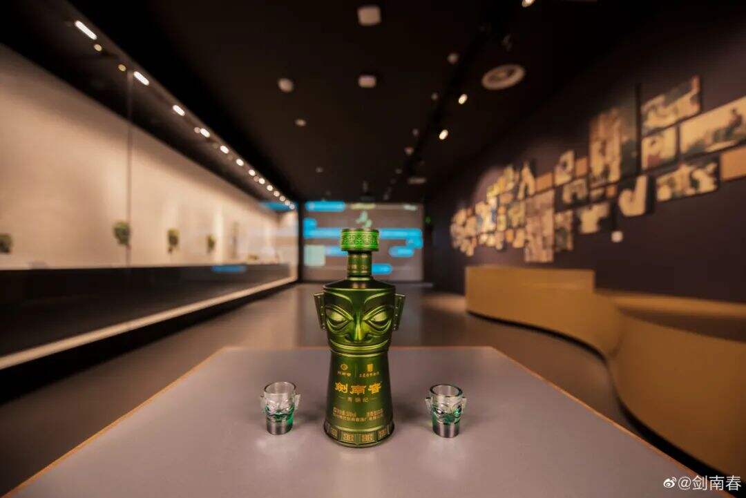 广告人干货库 上新了!剑南春联名三星堆,青铜面具的酒瓶包装好霸气!-广告人干货库