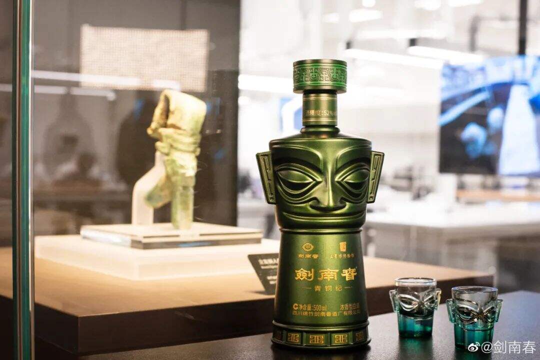 广告人干货库 上新了!剑南春联名三星堆,青铜面具的酒瓶包装好霸气!-广告人干货库