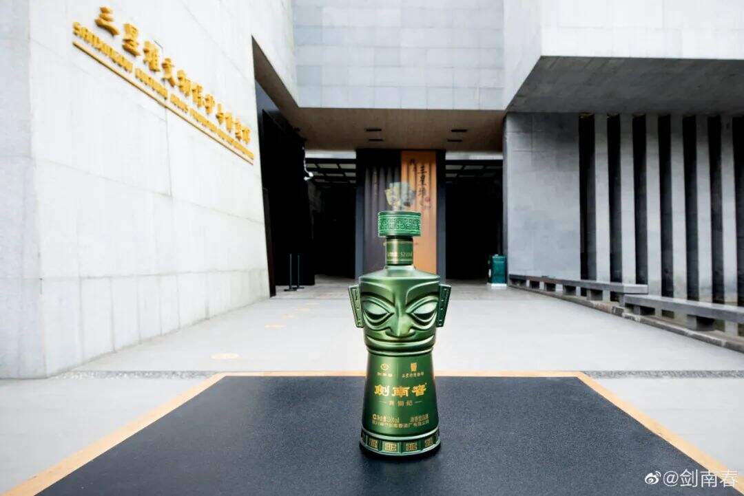 广告人干货库 上新了!剑南春联名三星堆,青铜面具的酒瓶包装好霸气!-广告人干货库