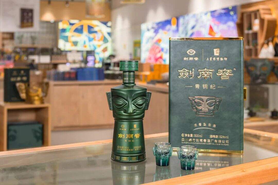 广告人干货库 上新了!剑南春联名三星堆,青铜面具的酒瓶包装好霸气!-广告人干货库