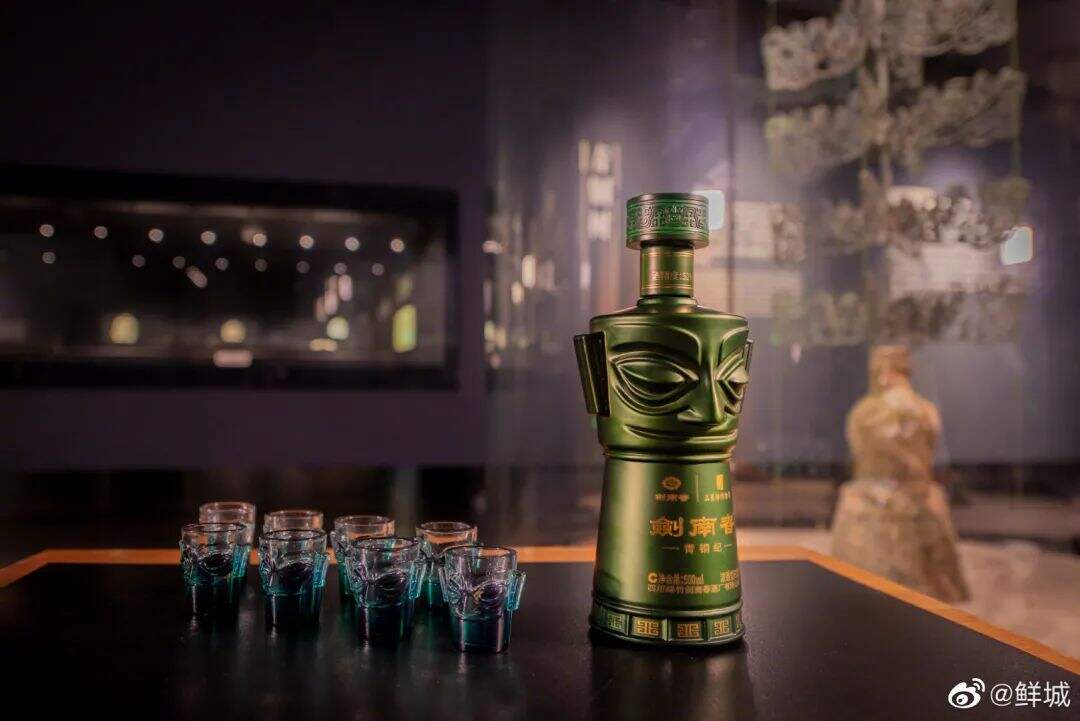 广告人干货库 上新了!剑南春联名三星堆,青铜面具的酒瓶包装好霸气!-广告人干货库