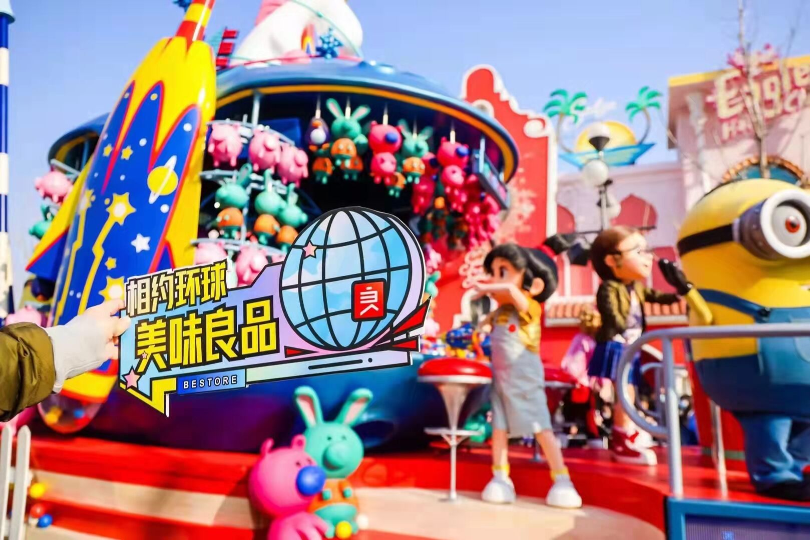 广告人干货库 良品铺子 × 北京环球度假区开启「冬季假日」-广告人干货库