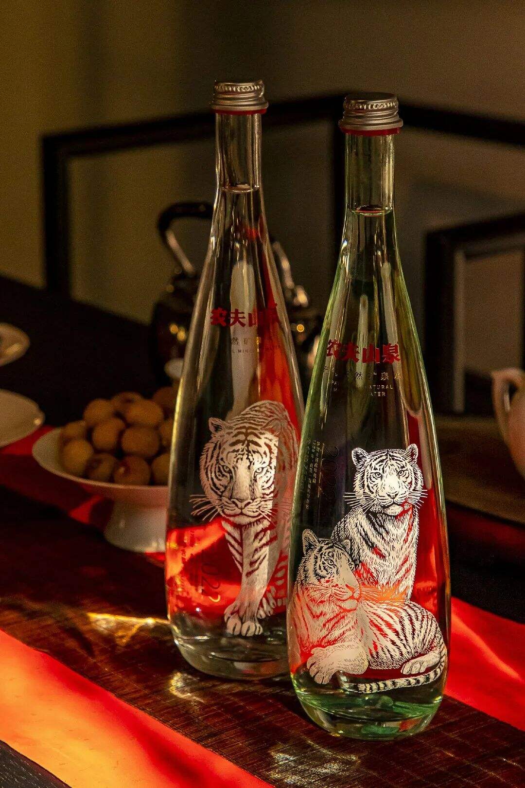 广告人干货库 农夫山泉虎年限定生肖瓶来了!还是熟悉的水滴状包装设计!-广告人干货库