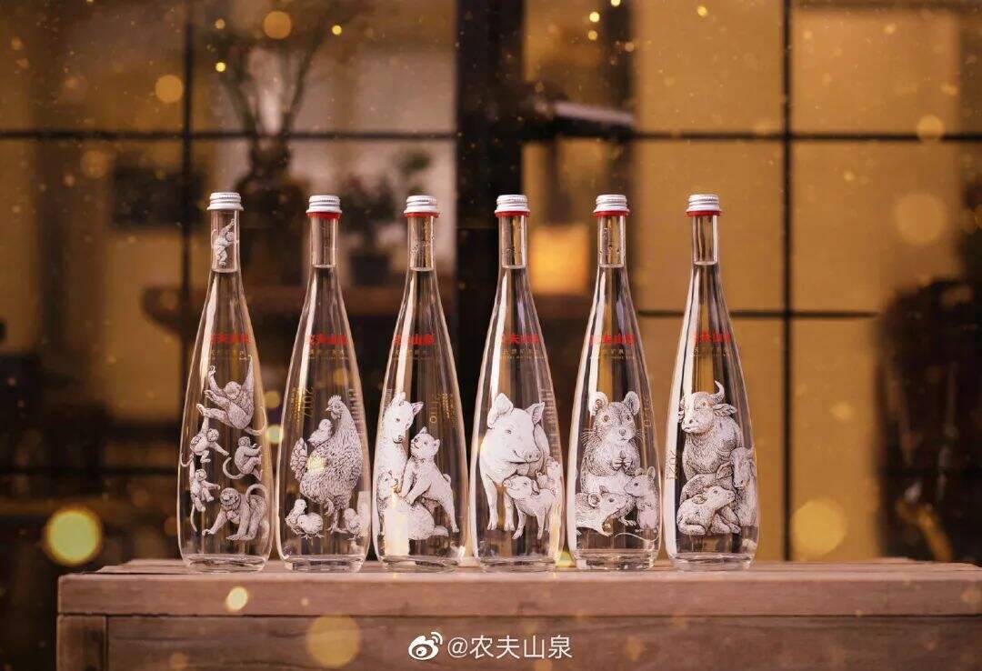 广告人干货库 农夫山泉虎年限定生肖瓶来了!还是熟悉的水滴状包装设计!-广告人干货库