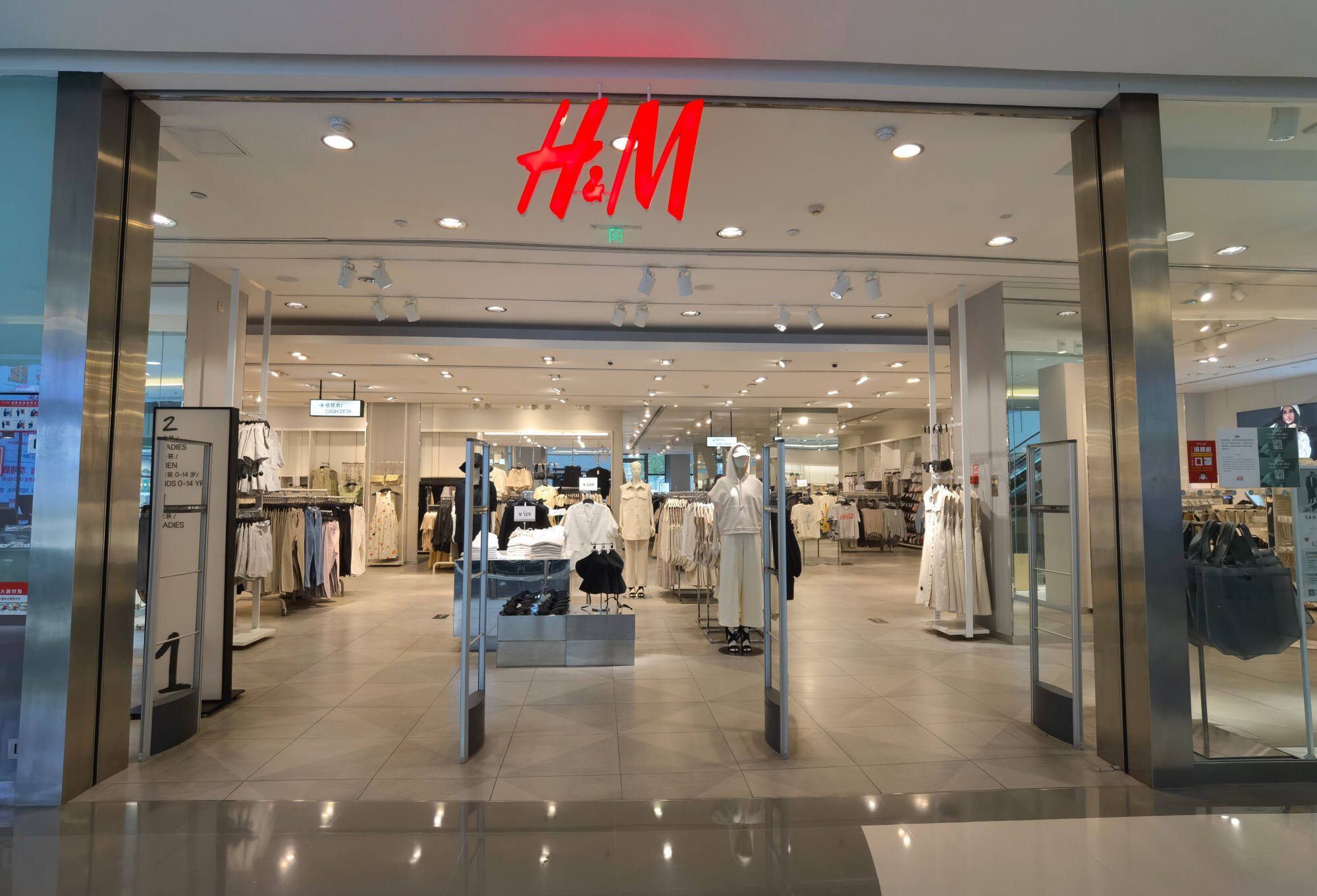 H&M集团今年还将再关逾200家店-广告人干货库