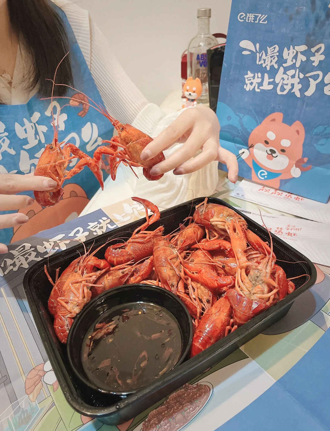 饿了么打造「嘬虾仪式感」-广告人干货库