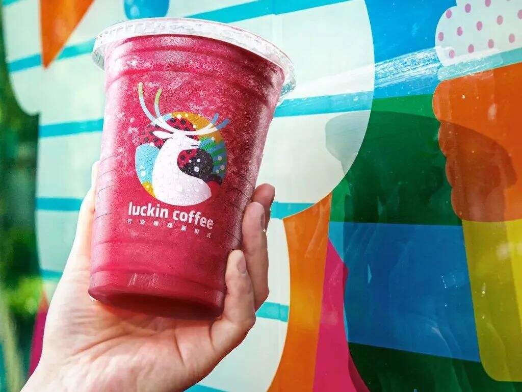 广告人干货库 瑞幸发布新LOGO新包装,设计很夏天很活泼!-广告人干货库