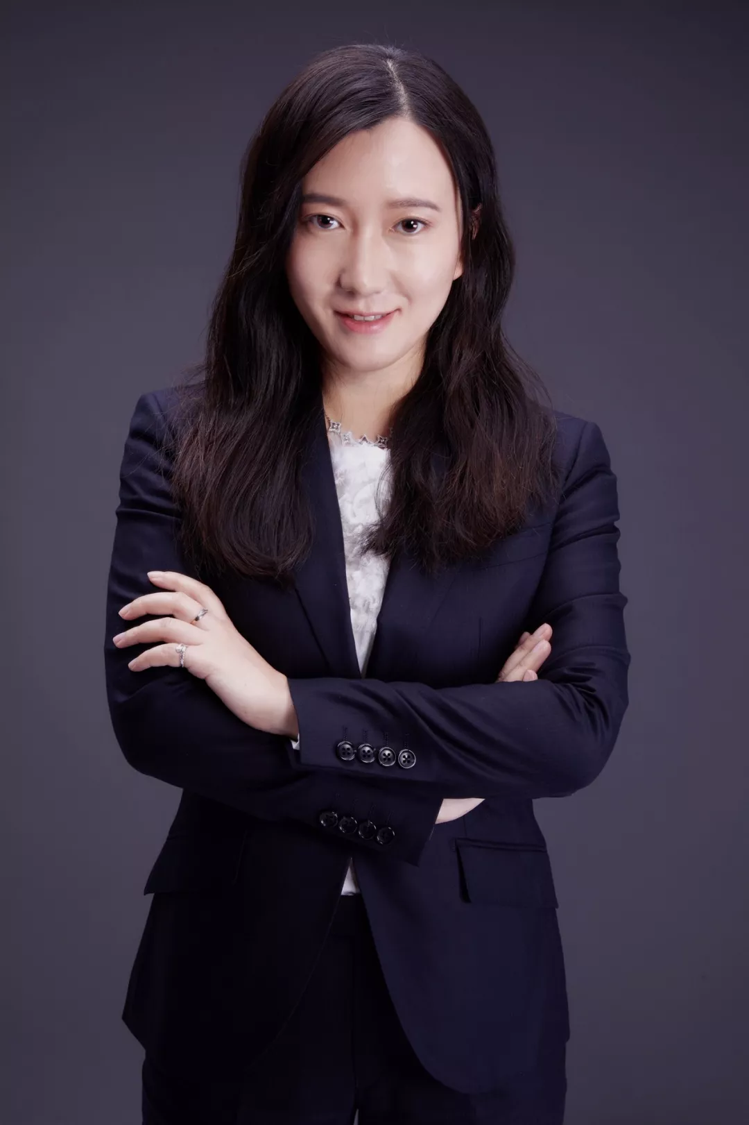广告人干货库 对话参半、C咖、冰泉、蓝系:冷热无常,如何找到“不动轴”去构建品牌基石?-广告人干货库
