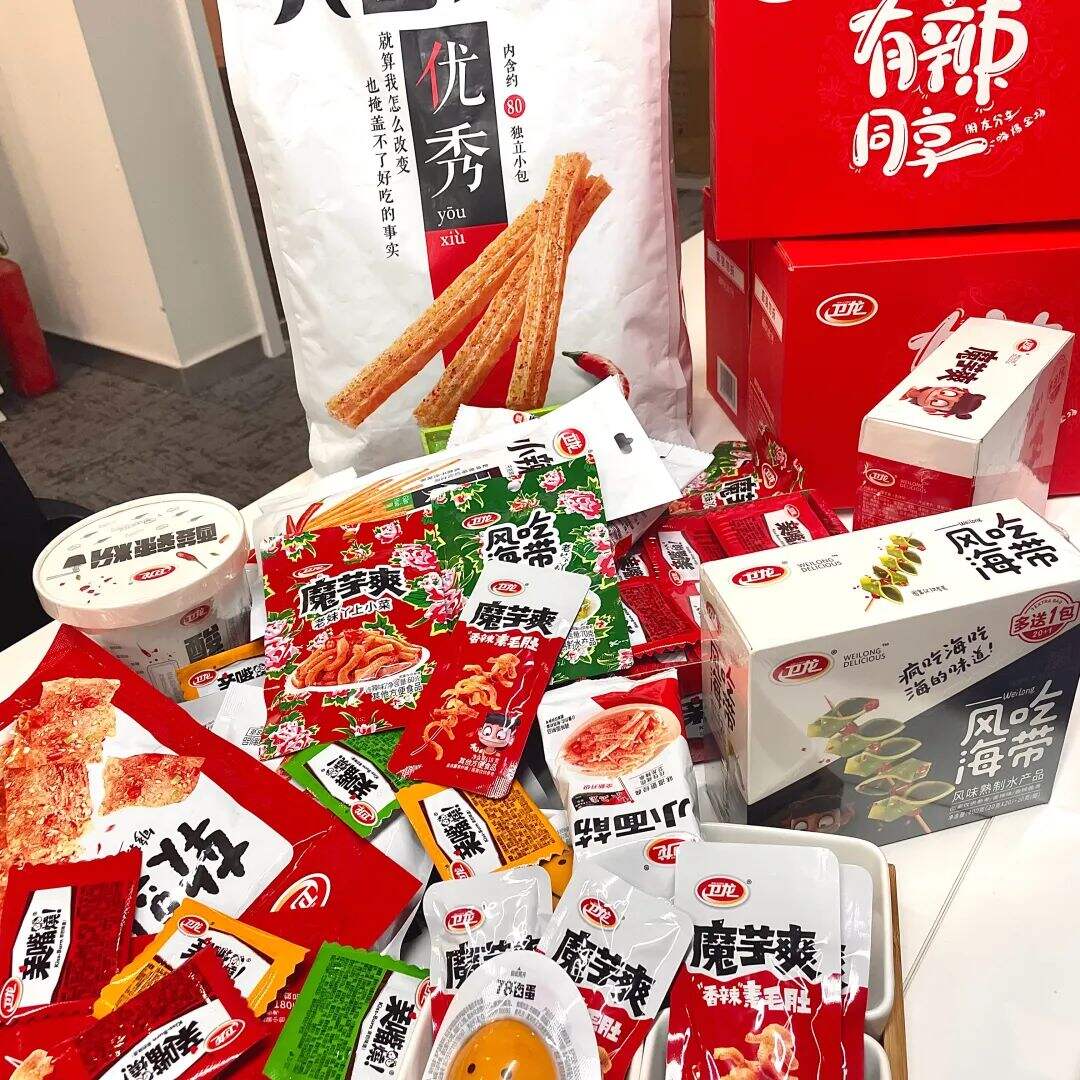广告人干货库 卫龙换新包装!设计求生欲很强!-广告人干货库
