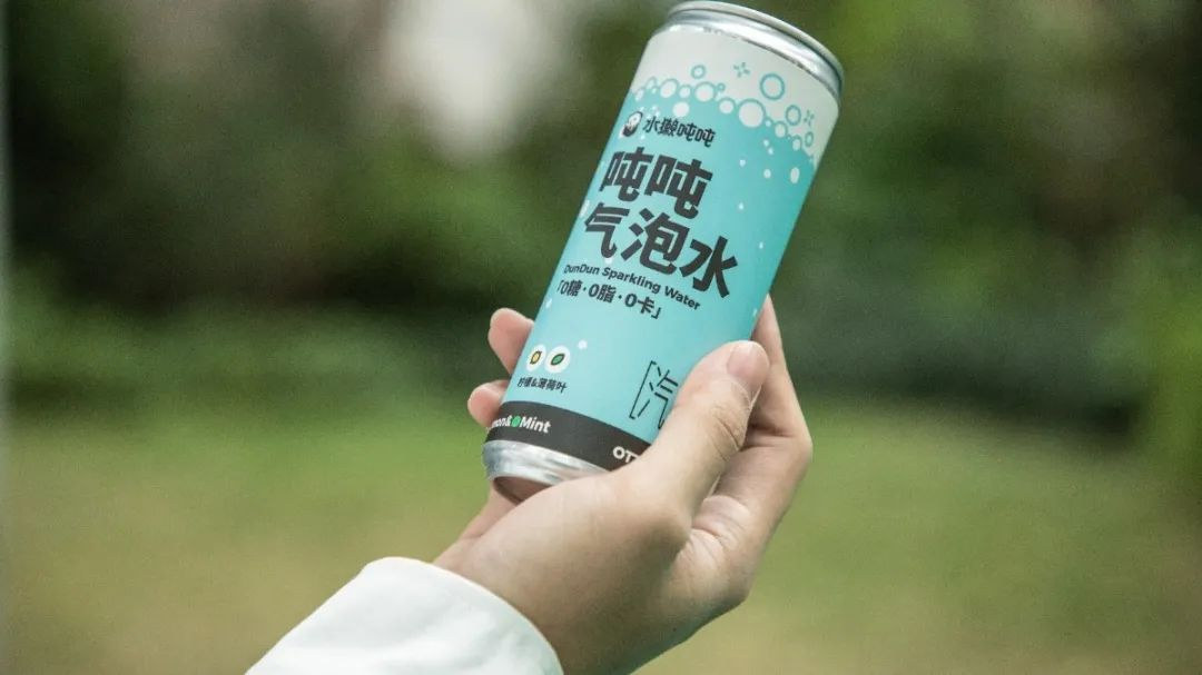 水獭吨吨推出“吨吨气泡水”，可与果茶块DIY搭配使用-广告人干货库