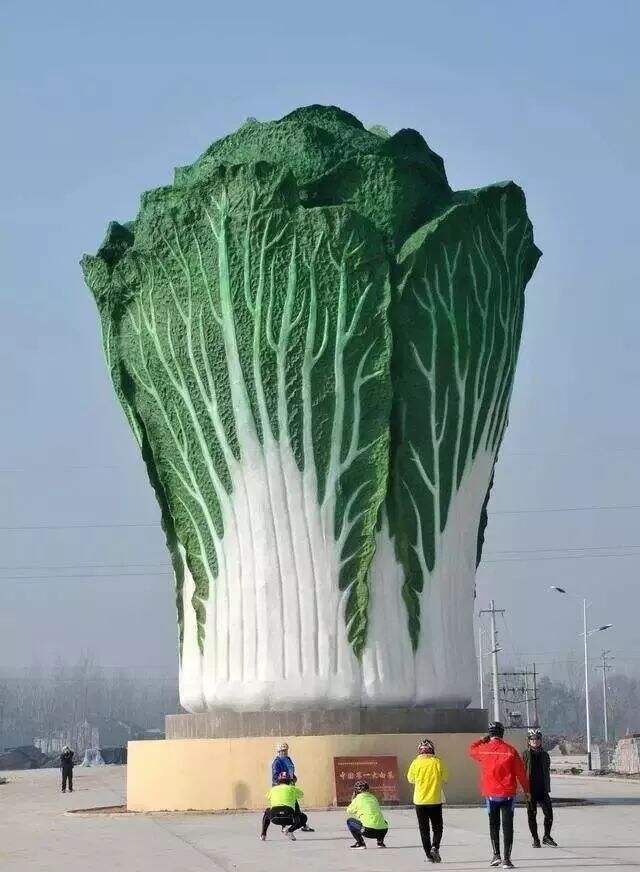 广告人干货库 救命!上海“出柜大楼”丑到要命!背后竟是高端家具品牌?网友:柜子成精!“柜”到离谱!-广告人干货库