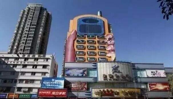 广告人干货库 救命!上海“出柜大楼”丑到要命!背后竟是高端家具品牌?网友:柜子成精!“柜”到离谱!-广告人干货库
