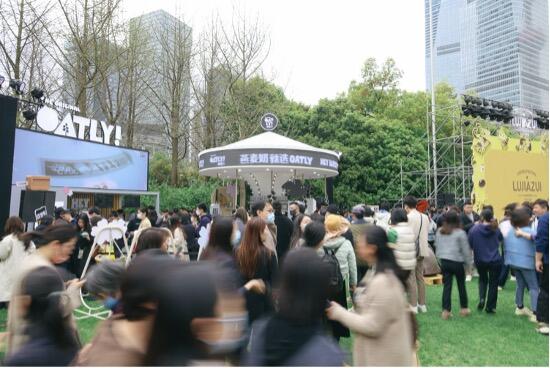 广告人干货库 樱花季、咖啡节,看OATLY如何玩转季节性营销-广告人干货库