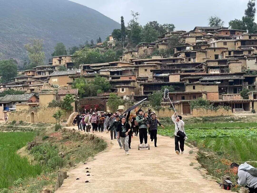 广告人干货库 壹捌零:京东把20年的陪伴,浓缩成了三个故事-广告人干货库