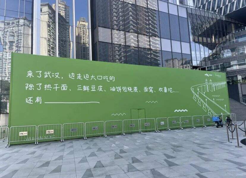 广告人干货库 月薪5万的文案,都去写围挡了-广告人干货库