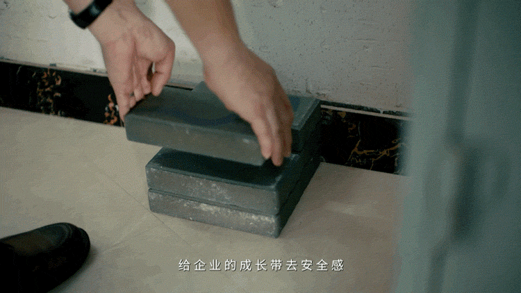 广告人干货库 LxU × 招商银行|我们给中国企业送了一块砖-广告人干货库
