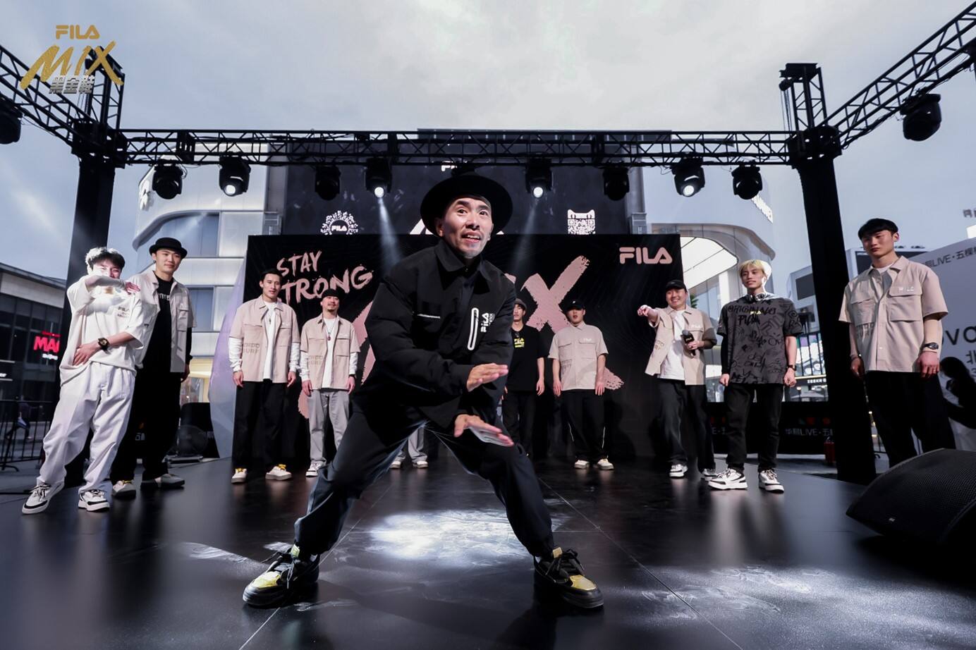 广告人干货库 FILA X 时趣:FILA MIX 黑金鞋发售,欢迎来到Popping World-广告人干货库