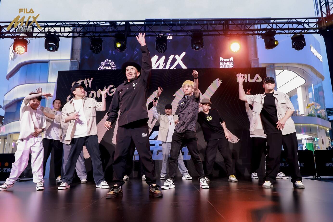 广告人干货库 FILA X 时趣:FILA MIX 黑金鞋发售,欢迎来到Popping World-广告人干货库