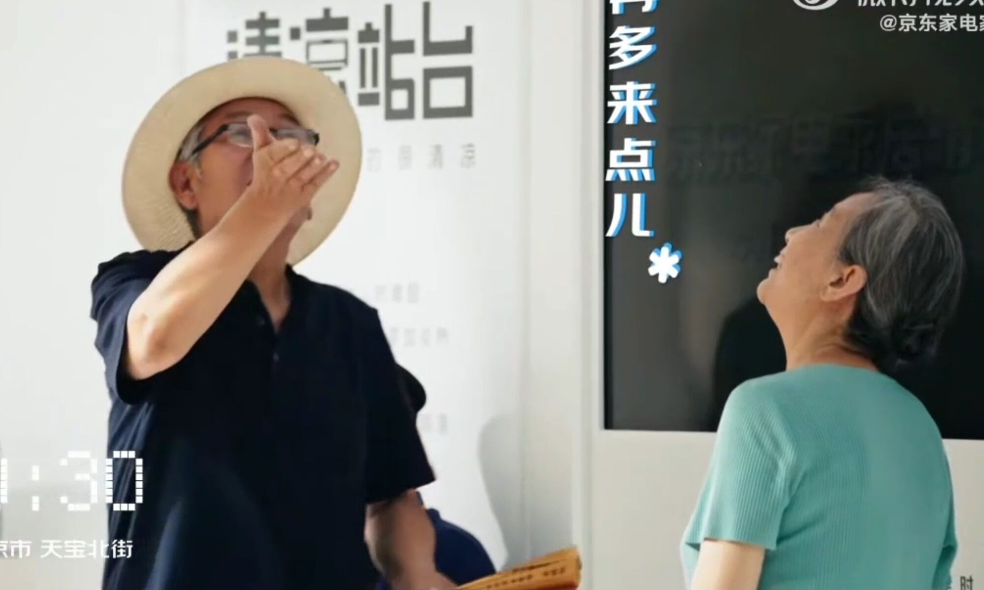 京东搭建自带空调的公交站,守护高温下的路人和户外劳动者-广告人干货库