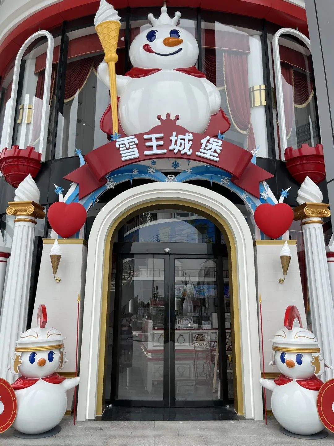 蜜雪冰城联名中国邮政，网友：终于混上编制了！-广告人干货库