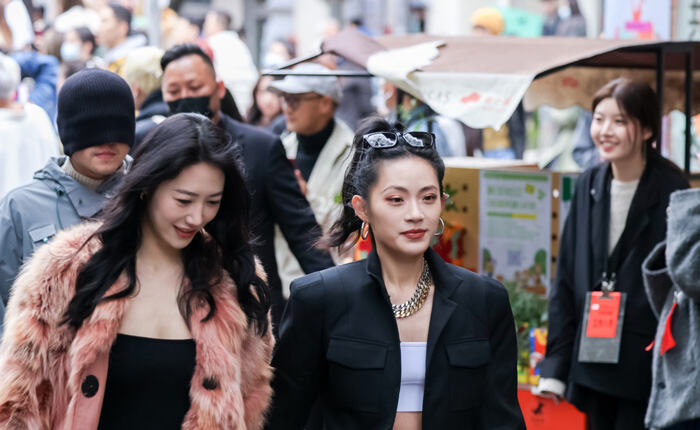 广告人干货库 小红书办了场「大家时装周」,一点都不正经-广告人干货库