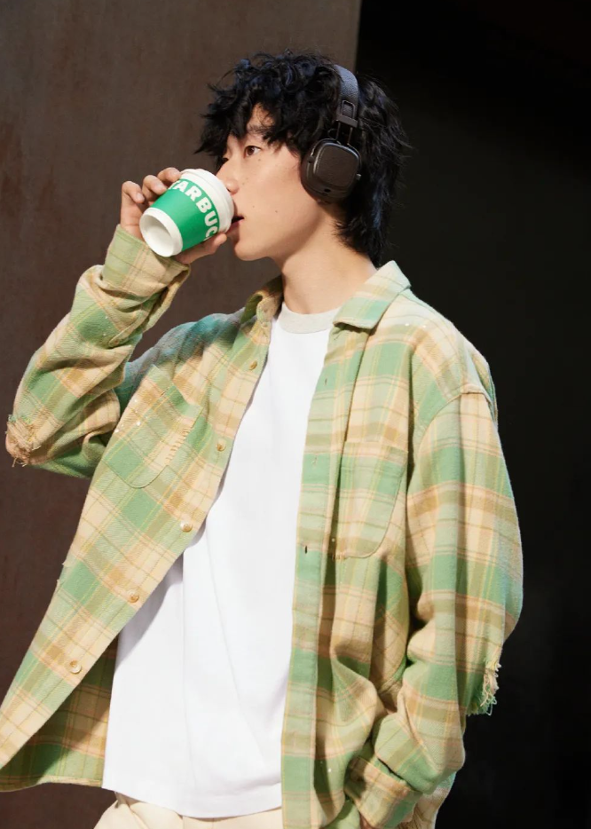 广告人干货库 星巴克全新「浓」系列咖啡,换上了“小绿杯”包装!-广告人干货库