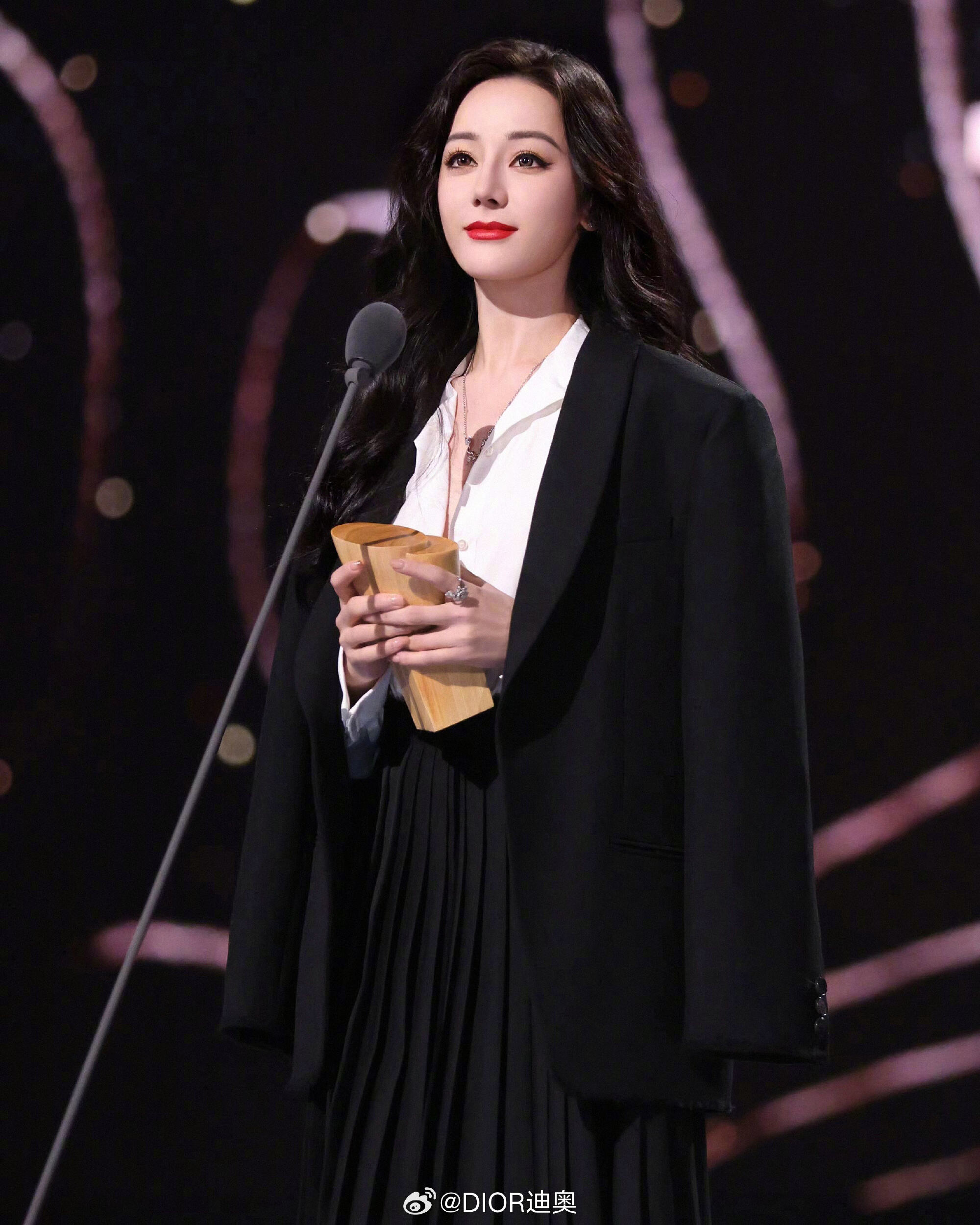 迪丽热巴升任为 DIOR 全球品牌大使-广告人干货库