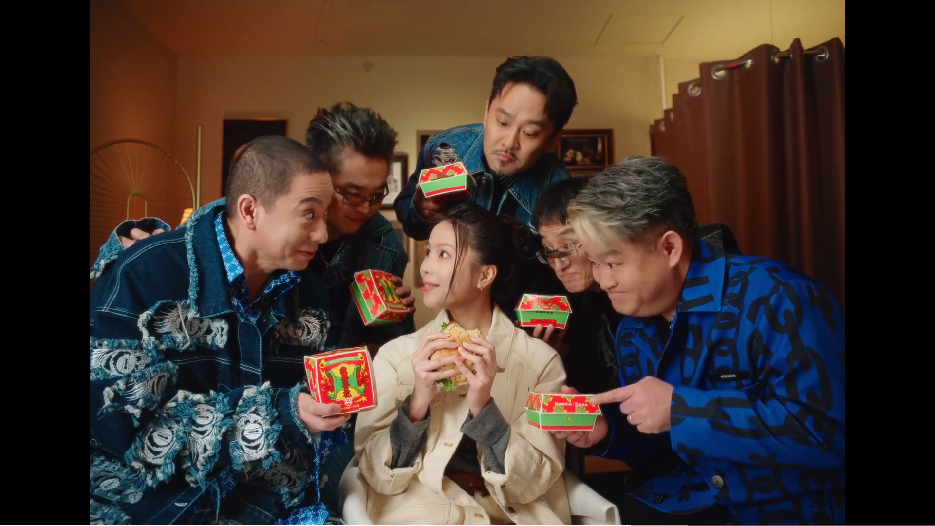 塔斯汀中国汉堡 x 二手玫瑰乐队限定上新酸菜烤肉堡-广告人干货库