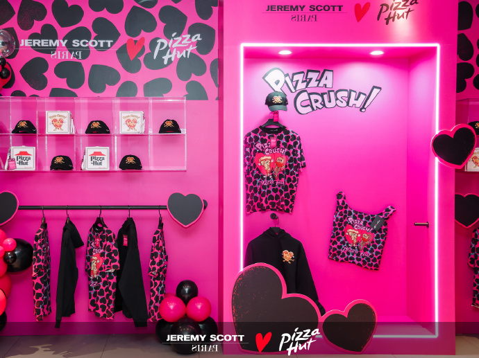 必胜客 x 知名设计师 Jeremy Scott 发布联名单品及周边-广告人干货库