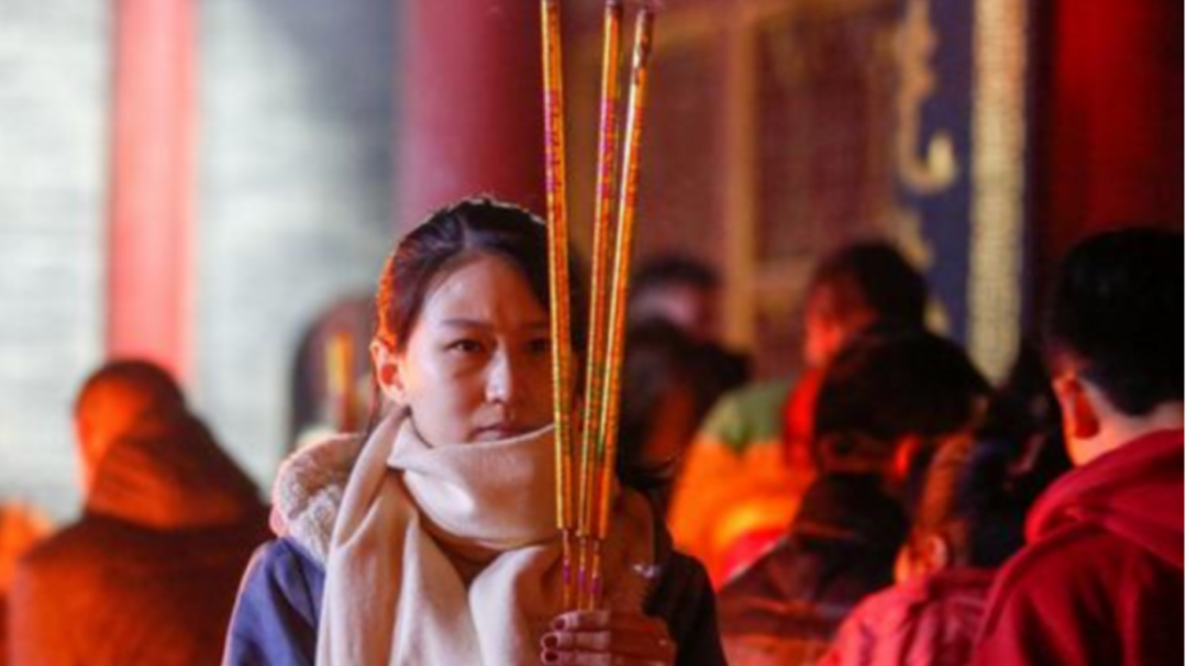广告人干货库 百威春节营销:金运树下,抱财回家-广告人干货库