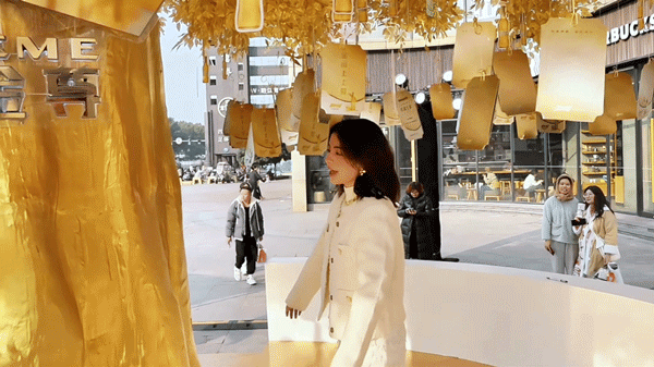 广告人干货库 百威春节营销:金运树下,抱财回家-广告人干货库