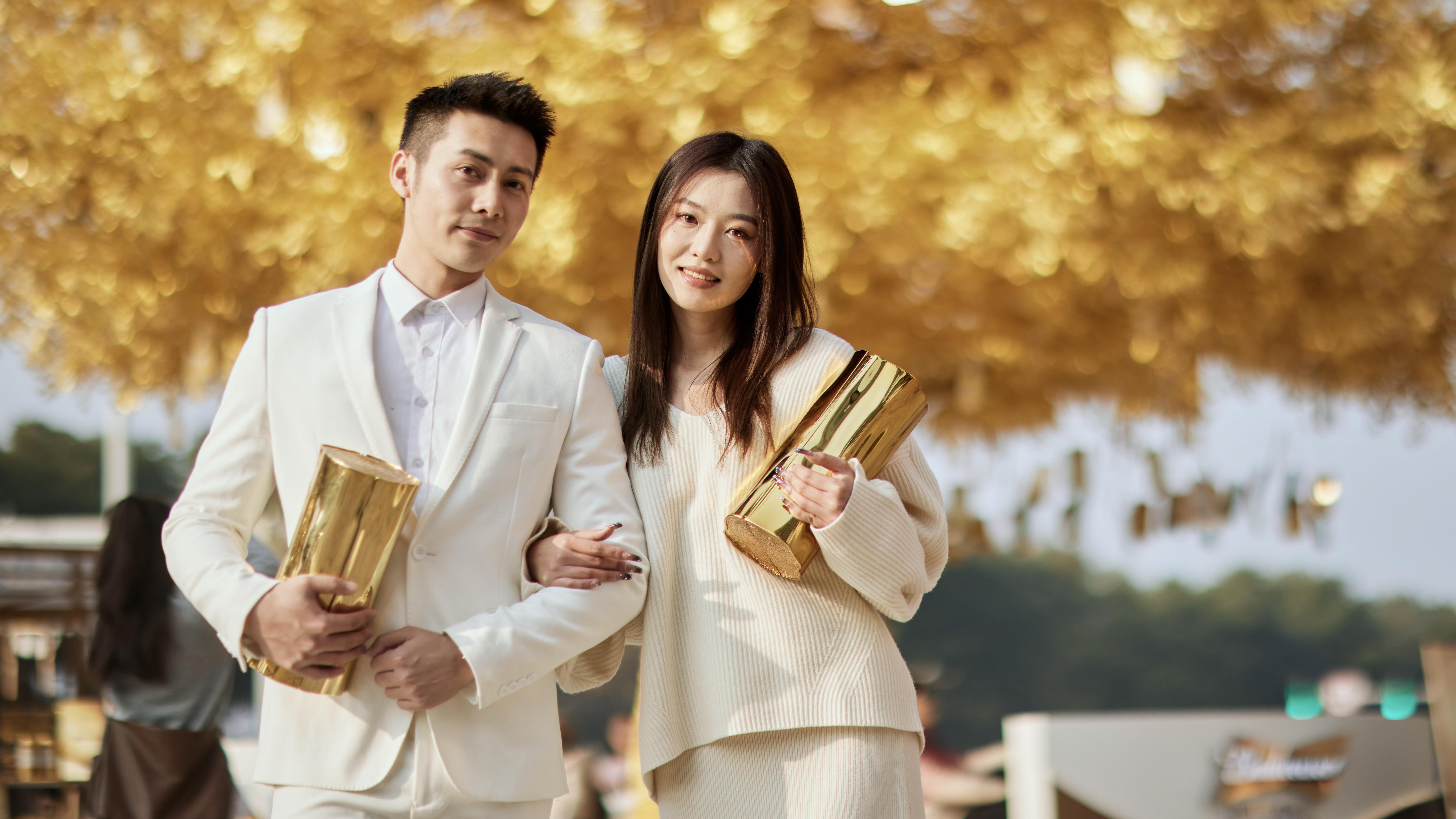 广告人干货库 百威春节营销:金运树下,抱财回家-广告人干货库