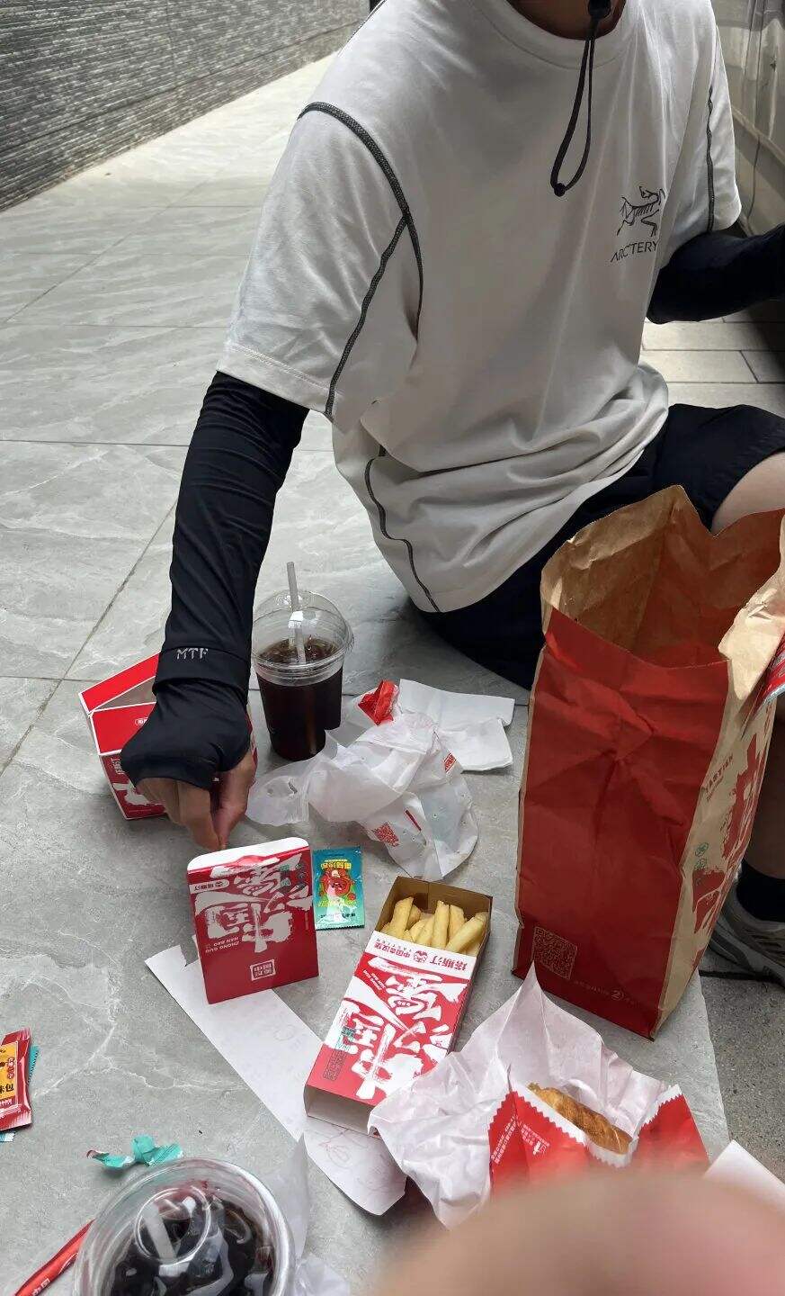长虹·成都大运会：一个巴掌拍不响就用两个巴掌-广告人干货库