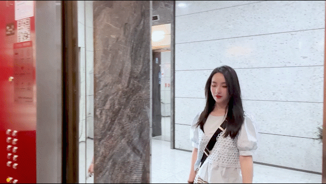 广告人干货库 多地梯影大屏惊现“超人”?用京东快递,重要物品皆可速寄!-广告人干货库