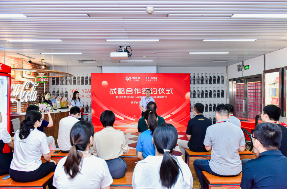 可口可乐与姐弟俩开启产品及品牌战略合作-广告人干货库